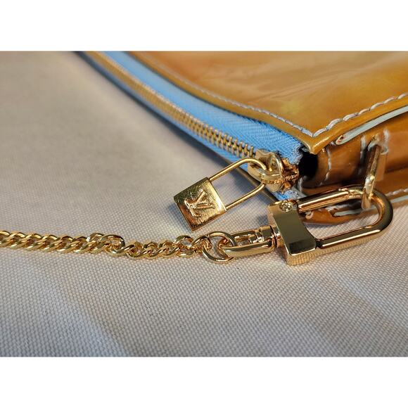 Louis Vuitton - Picture 13 of 15